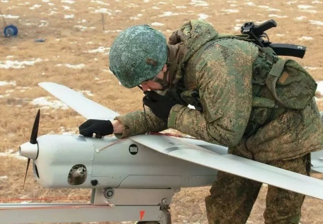 剛剛！俄軍拿出壓箱底無人機對烏克蘭“以牙還牙”(圖1)